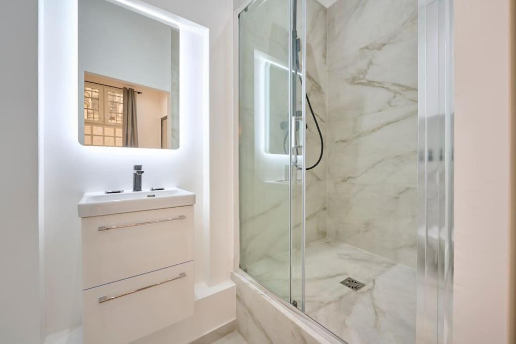Marais - Modern Apartment ปารีส ภายนอก รูปภาพ